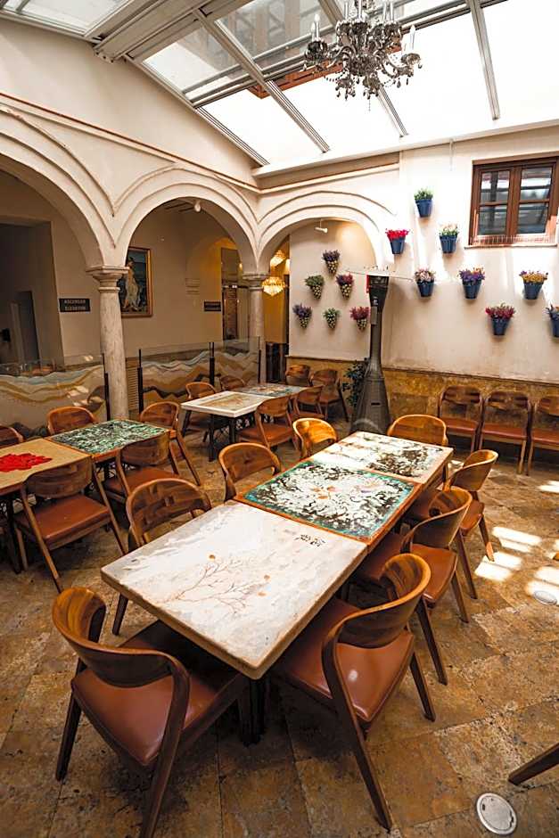 Anahita Boutique Hotel