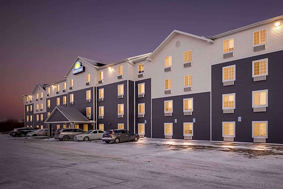 Days Inn & Suites by Wyndham Rochester South