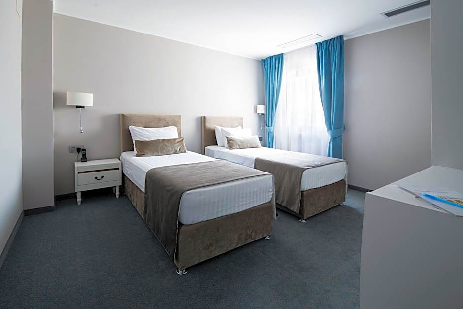 New Era Hotel Old Town - parking with fee nearby - NOT at the hotel !