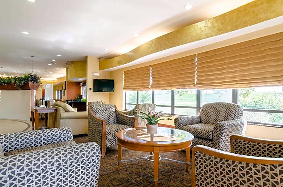  Comfort Suites Salina South