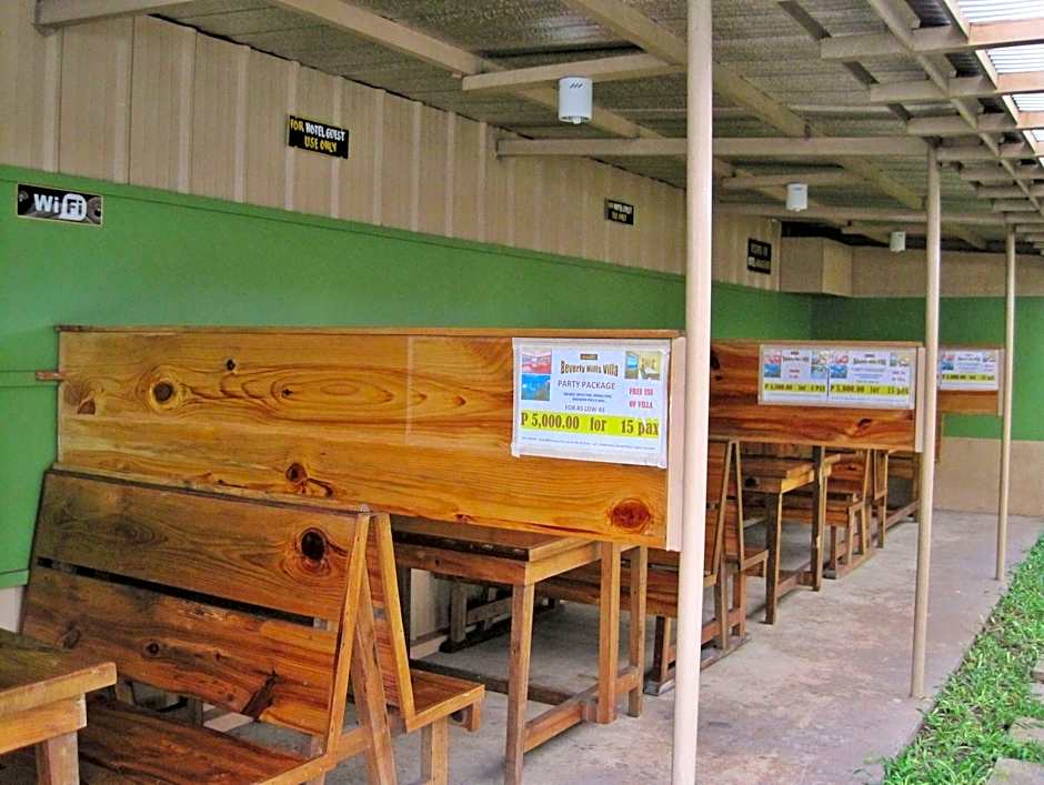 Hollywood Drive-In Hotel