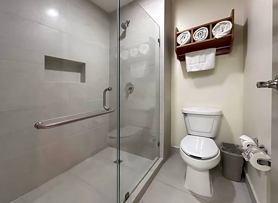 Foto 1 dari 6 — 1 Bedroom 2 Double Beds with Sofabed Suite