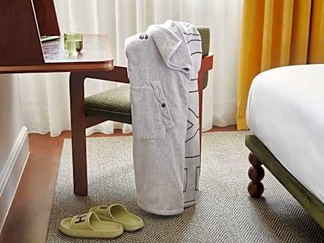 General Admission Twin - City View Side