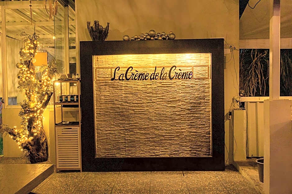 La Créme de la Créme Hostel