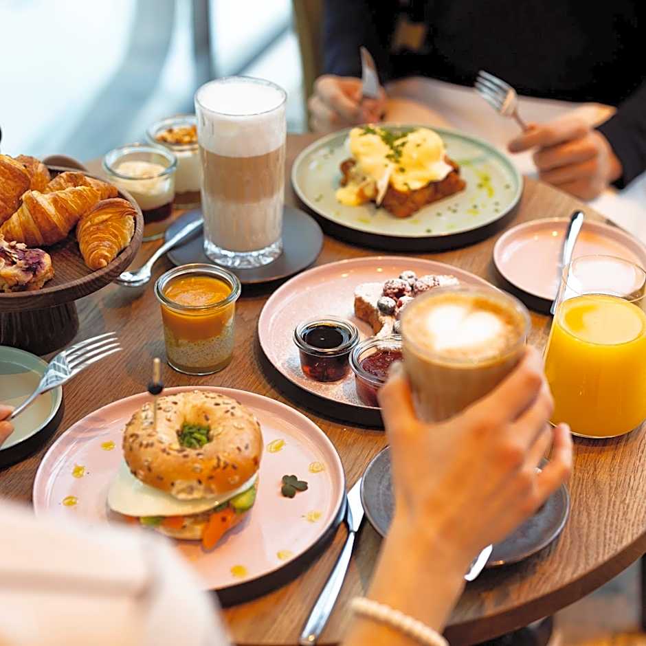 Hotel Verte, Warsaw, Autograph Collection