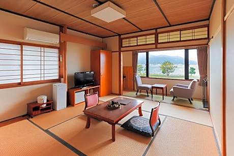 Economy Triple Room with Shared Bathroom