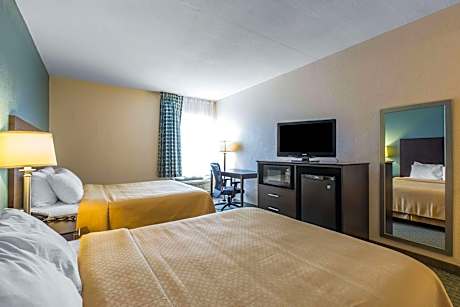 Standard Queen Room with Two Queen Beds - Non-Smoking