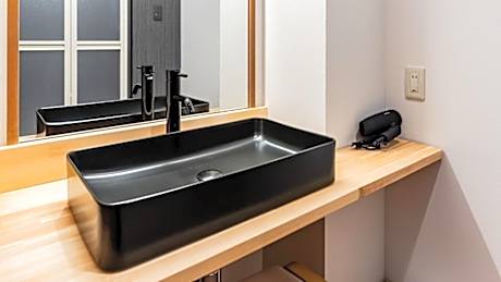 Twin Room with Shower - Non Smoking