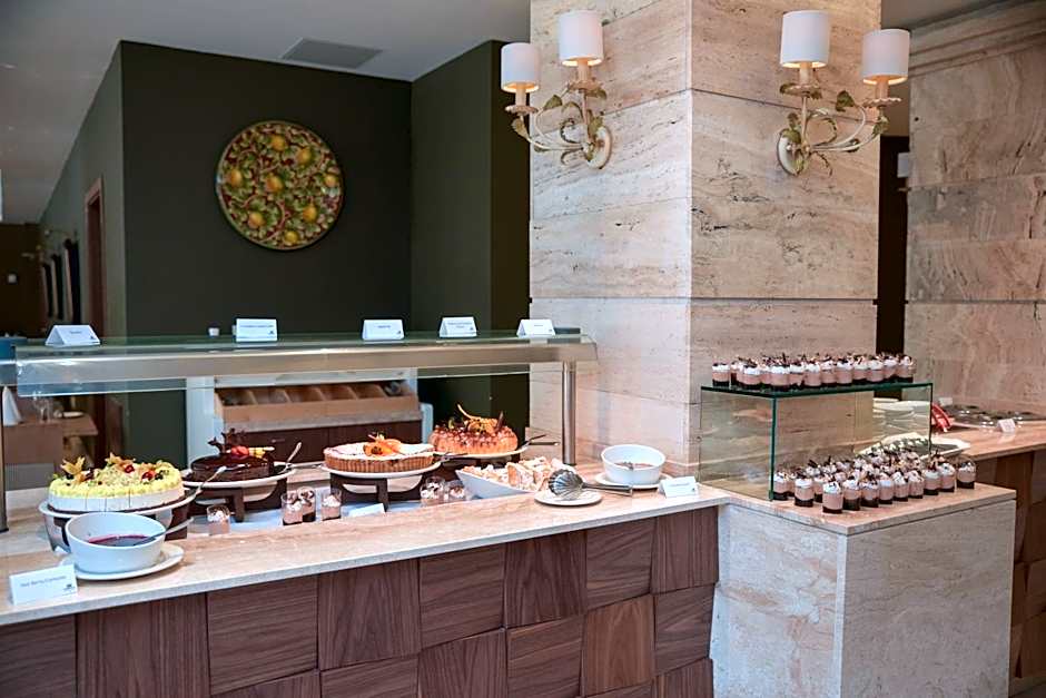 Maritim Antonine Hotel & Spa