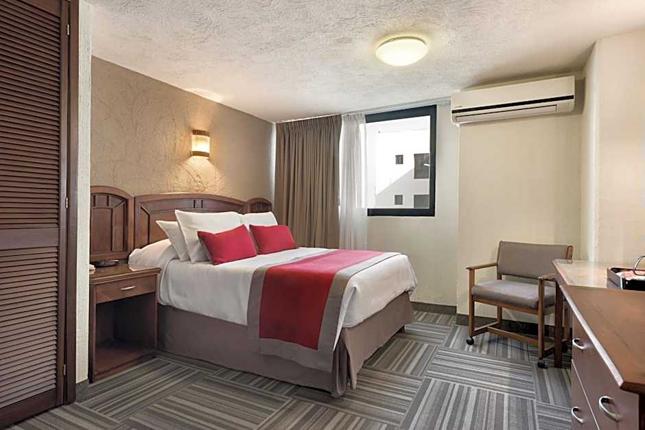 Ramada Plaza by Wyndham Leon