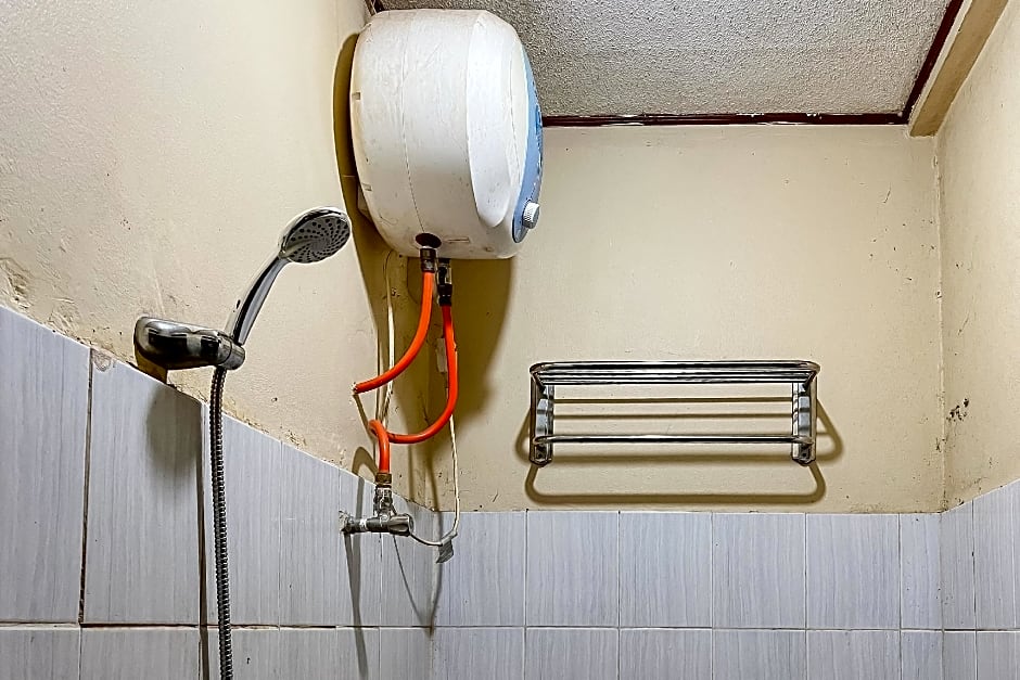 RedDoorz near Sukabumi Station 2