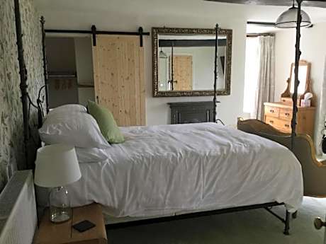 Deluxe Double Room with Shower