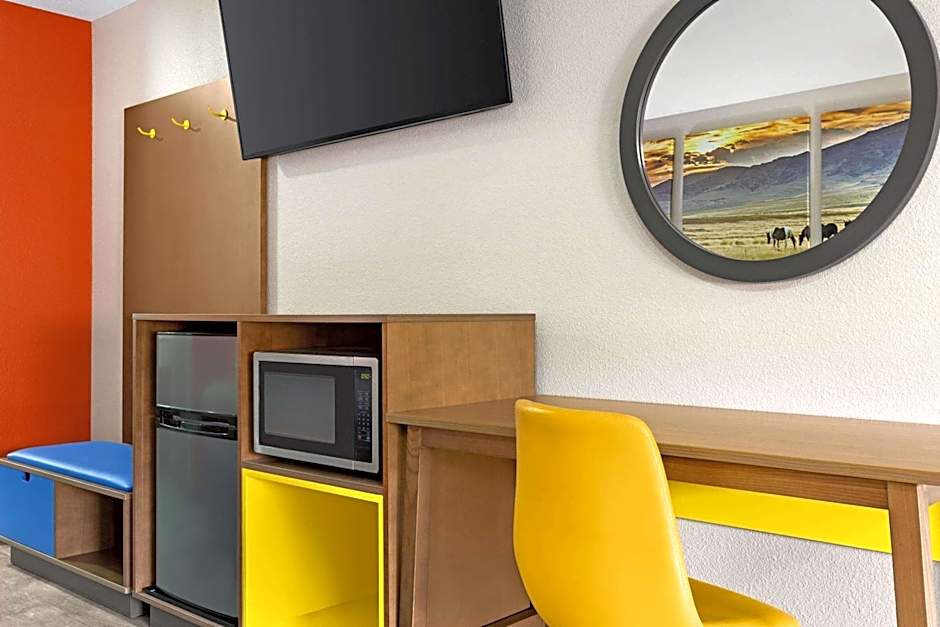 Days Inn by Wyndham Ruidoso Downs