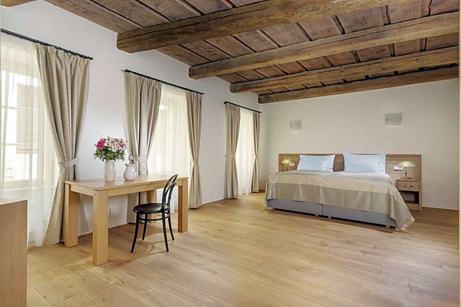 Hotel At the White Lily