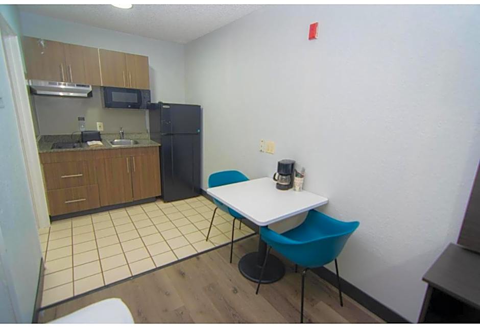 Studio 6 Extended Stay - West Palm Beach, FL