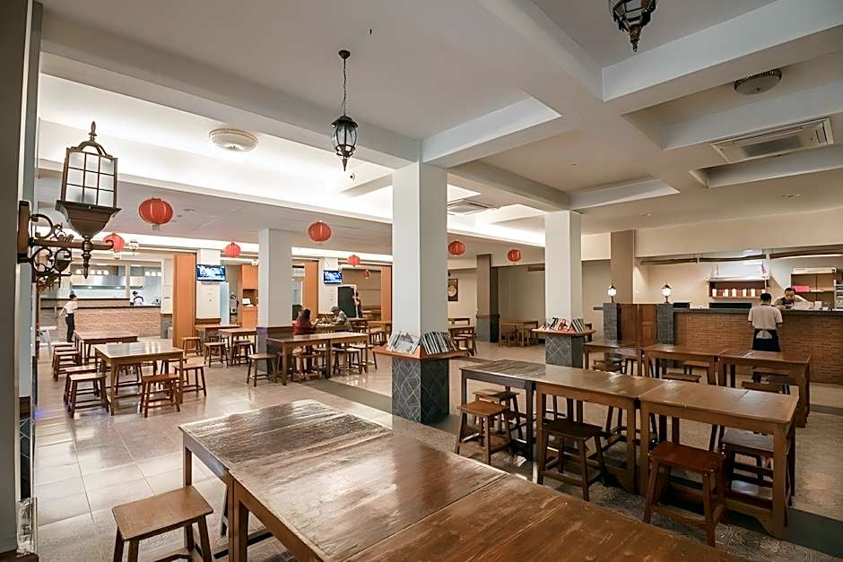 RedDoorz Plus near Soekarno Hatta Airport 2