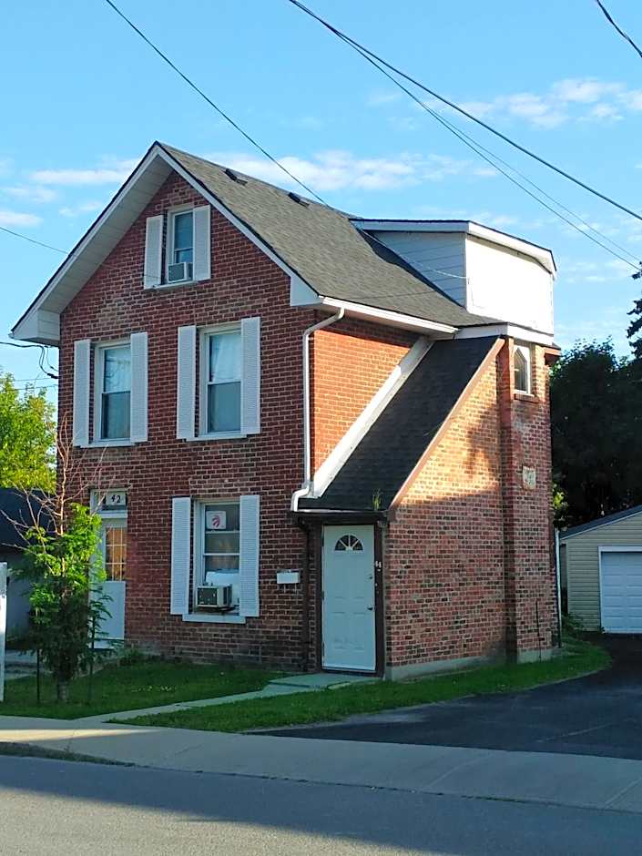 Cozy downtown one bedroom free parking