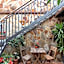 Hostal House