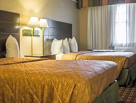 2 Double Beds, Smoking