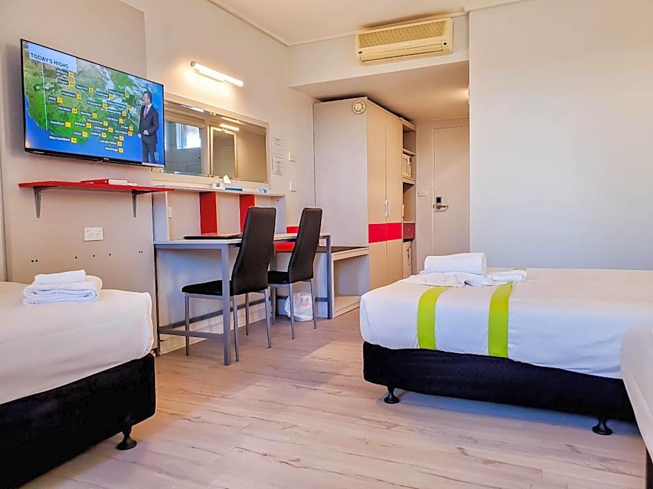 Sandors Motor Inn