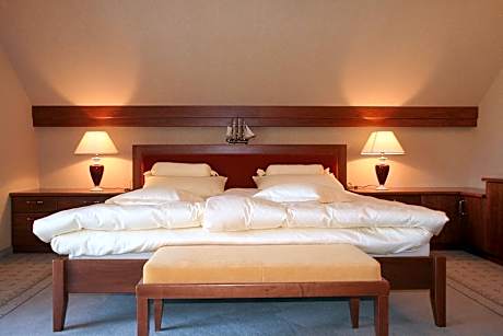 Superior Suite with Terrace, Spa Bath and Fireplace