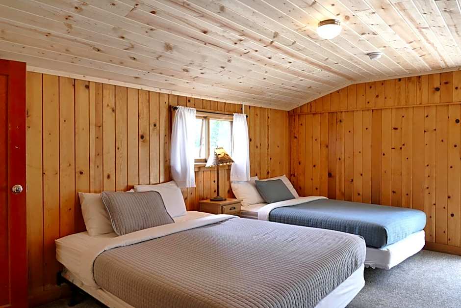 Photo 1 of 4 of Quadruple Room