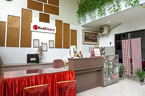 RedDoorz @ Hotel Surabaya Sumenep