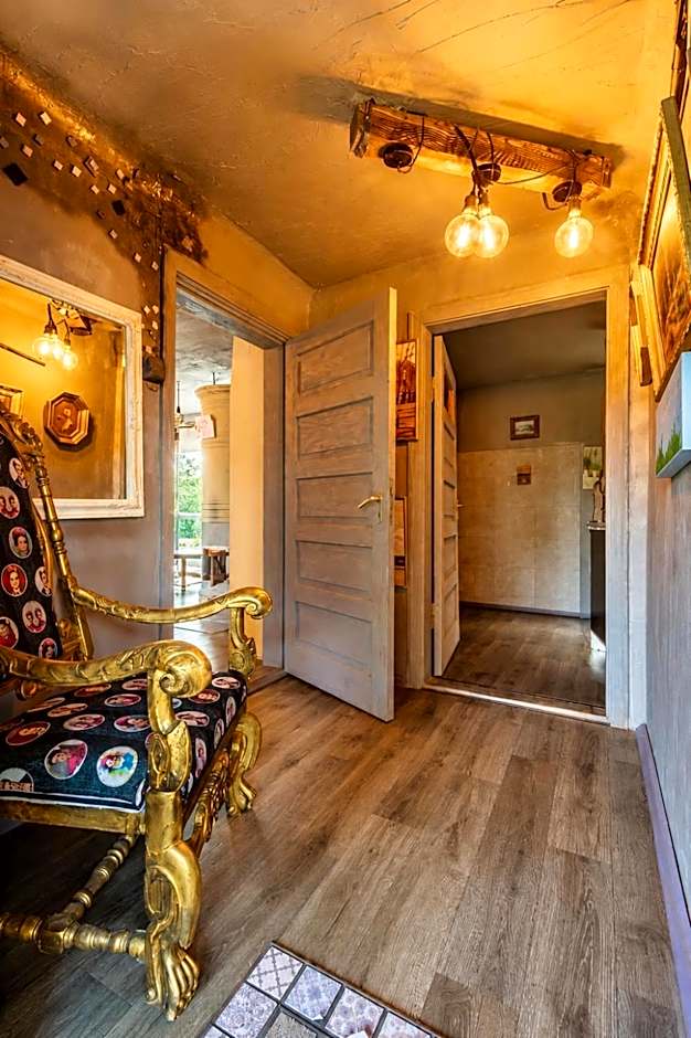 Lake Deer Park Retreat with Hot Tub & Sauna