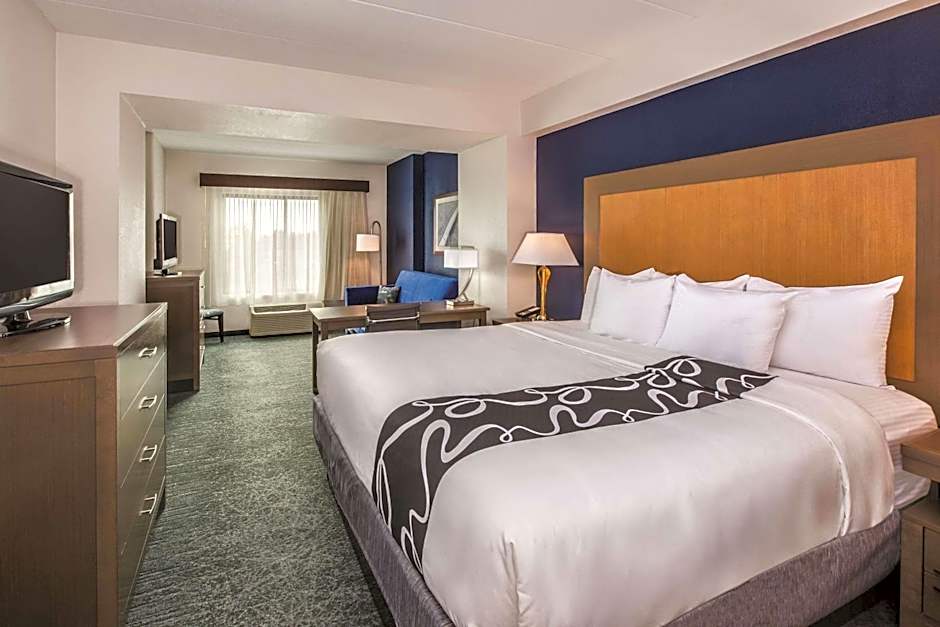 La Quinta Inn & Suites by Wyndham Philadelphia Airport