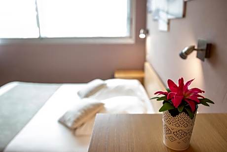 King Room with Roll-In Shower - Disability Access