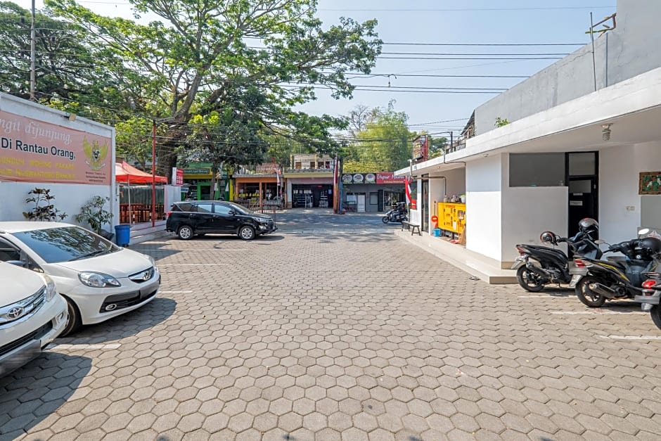 RedDoorz near Jawa Timur Park 3