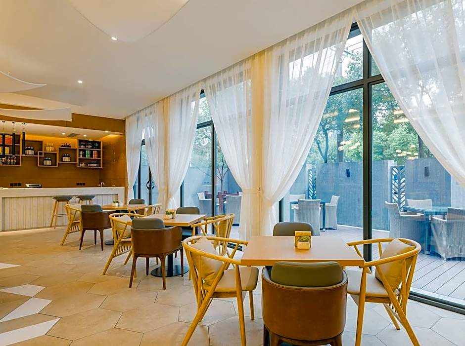 Atour Hotel Dalian Lvshunkou