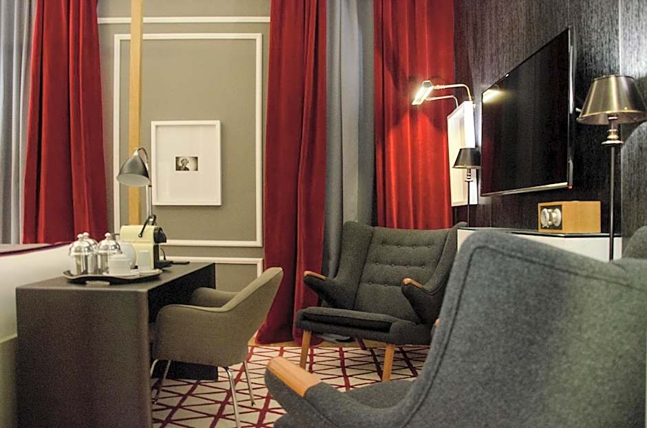 Browns Central Hotel