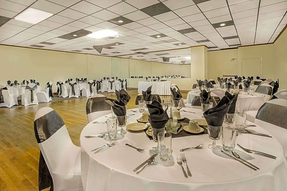 Ramada Plaza by Wyndham Fayetteville Fort Bragg 