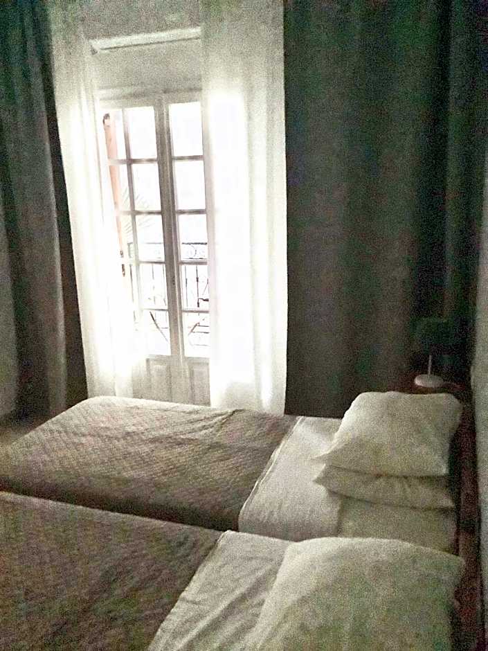 DVLNG 2 Bedroom & Dining Room Apartment