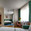 Hotel H12