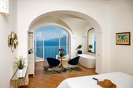 Queen Suite with Sea View