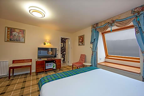 Junior Suite with Loch View 