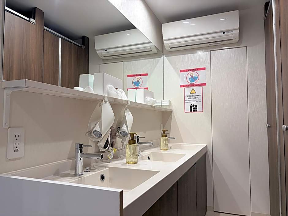 Capsule Hotel Suzumoriya