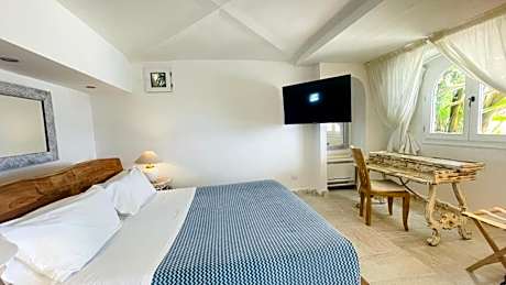 King Suite with Pool View