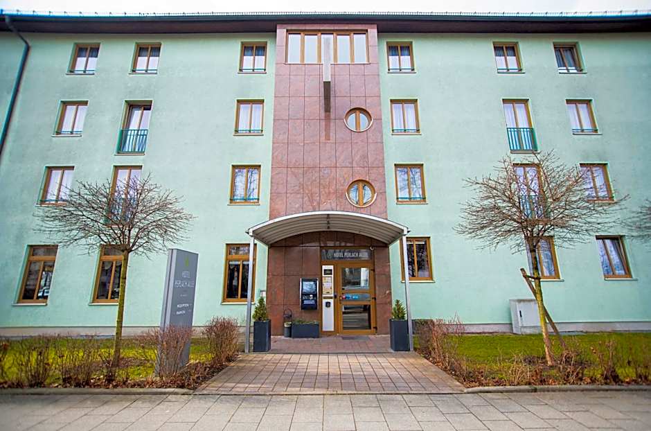 Hotel Perlach Allee by Blattl