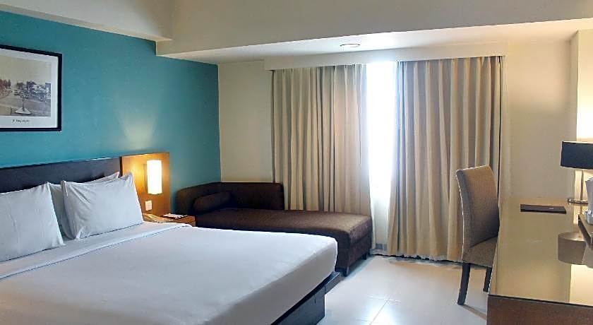 Hotel Santika Pandegiling Surabaya