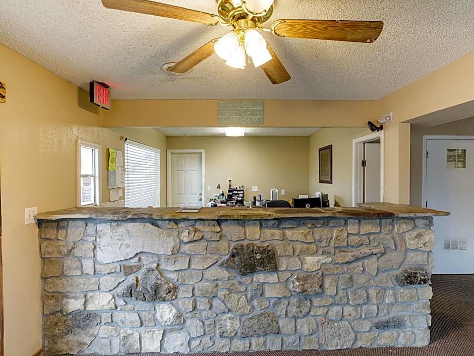 OYO Hotel Branson MO-165