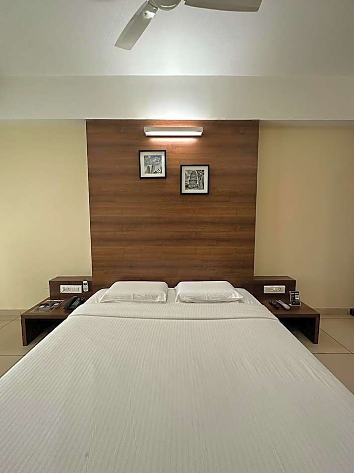 Hotel 3 Leaves