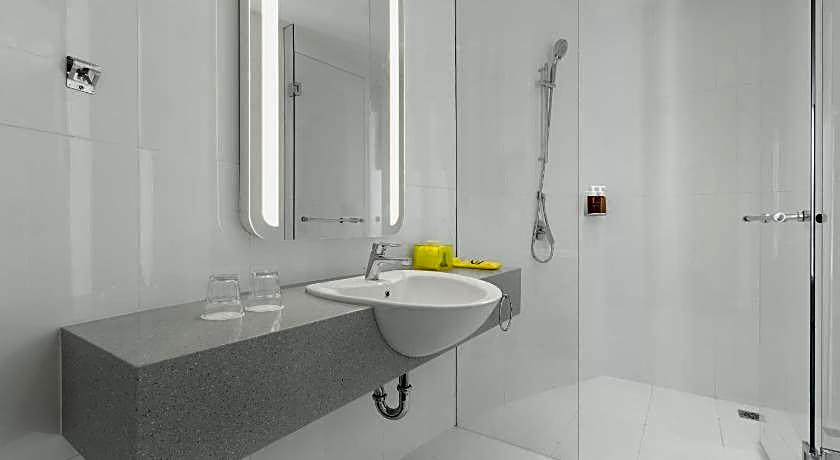 YELLO Hotel Kuta Beachwalk Bali