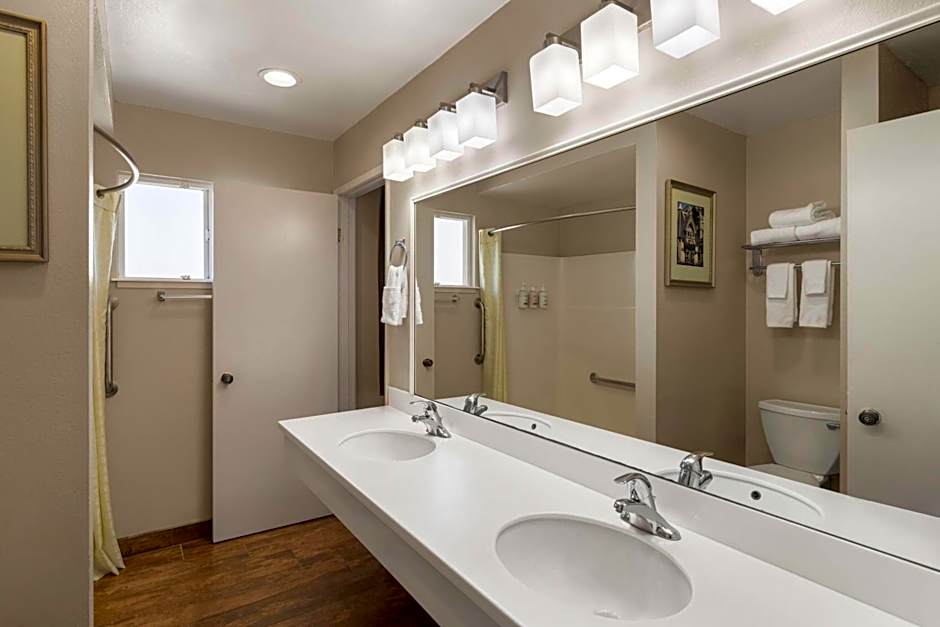 Ramada Bayside Inn & Suites Eureka