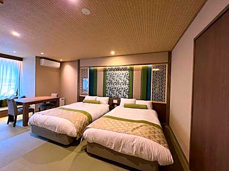 Moegi Junior Swim Up Suite with Open-Air Bath