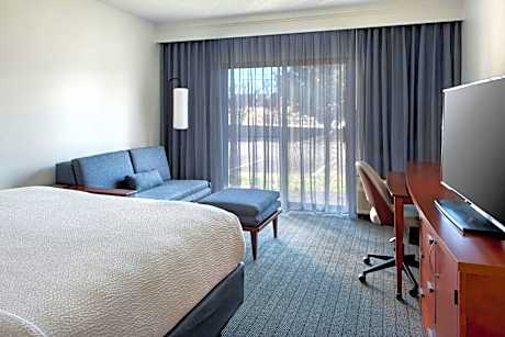 King Room with Sofa Bed and Adapted Tub - Mobility Accessible