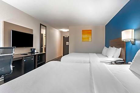 Queen Room with Two Queen Beds and Accessible Tub - Accessible/Non-Smoking