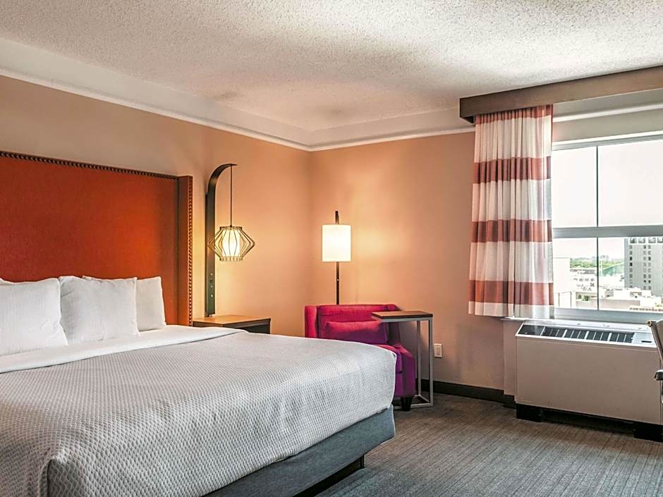 La Quinta Inn & Suites by Wyndham New Orleans Downtown
